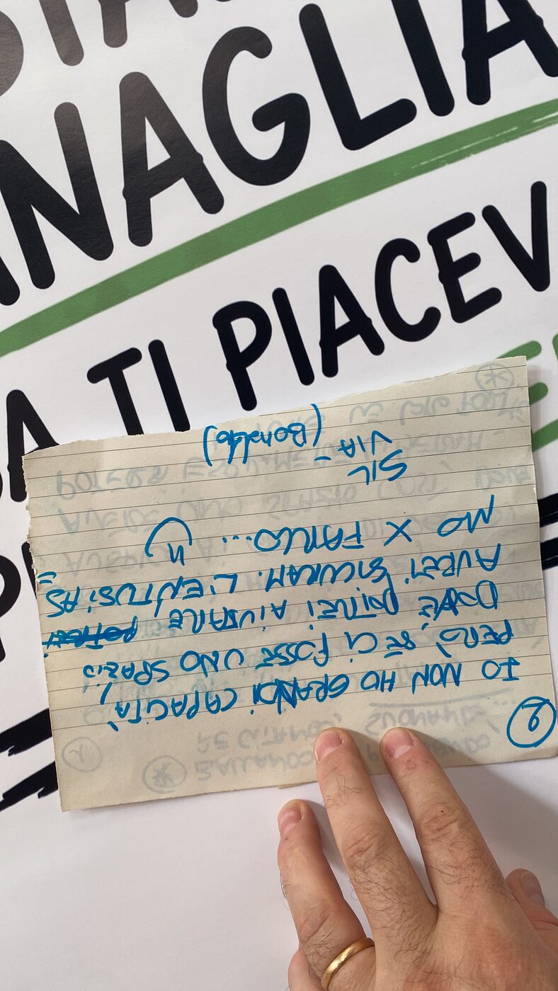 Post-it manoscritto: “Io non ho grandi capacità, però se ci fosse uno spazio dove potrei aiutare, potrei darti sicuramente l’entusiasmo, modo per parlare…”