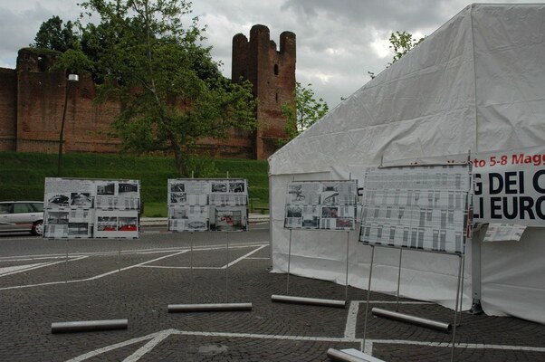 meeting_teh_maggio_2005_cartelloni_e_tendone_in_piazza_giorgione_2.jpg