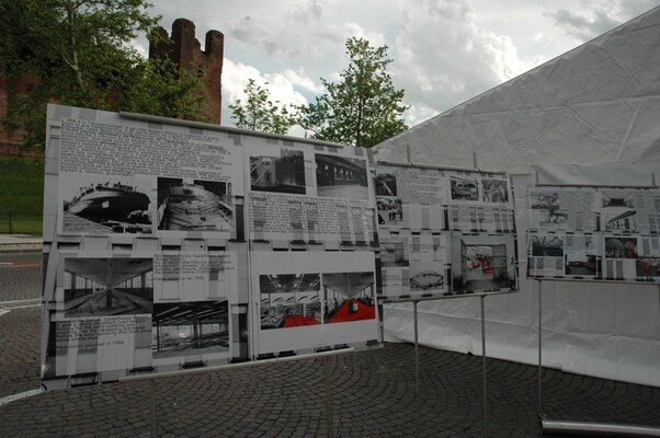 meeting_teh_maggio_2005_cartelloni_in_piazza_giorgione_2.jpg