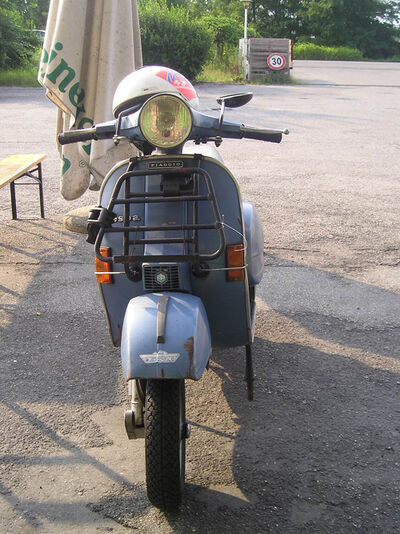 vespa-di-checco_20090526_1062820413.jpg