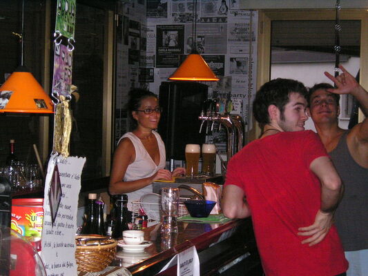 laura-al-bar.jpg