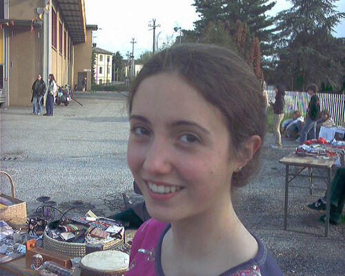 ragazza-al-mercatino.jpg