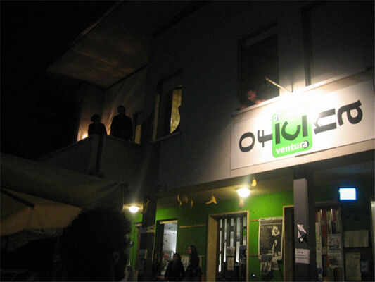 buena-during-banana-fuori.jpg