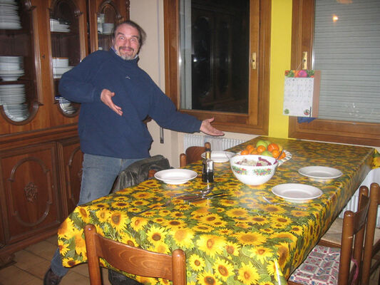 cecco-shows-kitchen.jpg