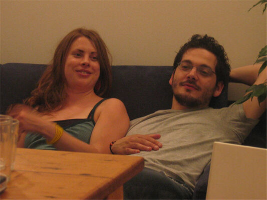 emma-och-alberto-i-soffan.jpg
