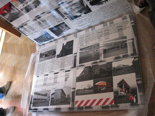 photo-exh-arrival.jpg
