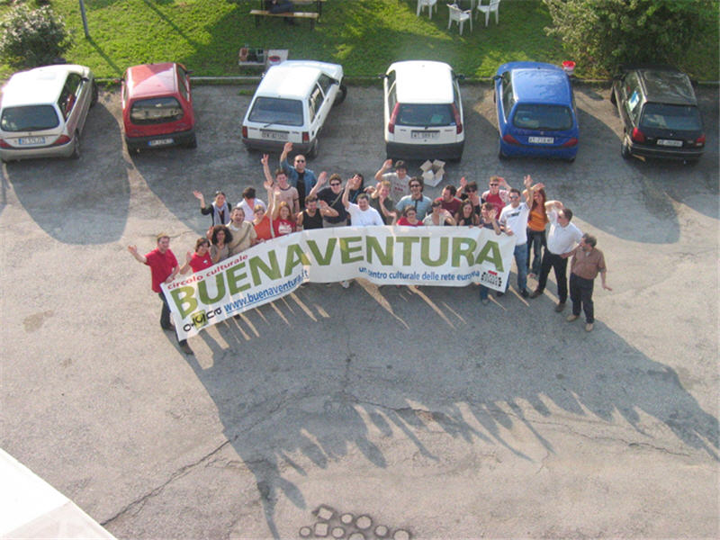 tutti_from_terrace_waving_prima.jpg