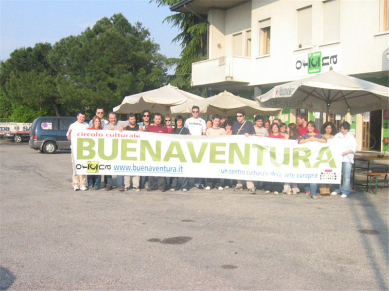 tutti_in_front_of_bv.jpg