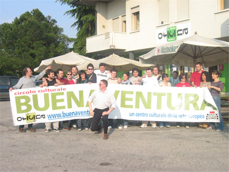 tutti_in_front_of_bv_pozzobon.jpg